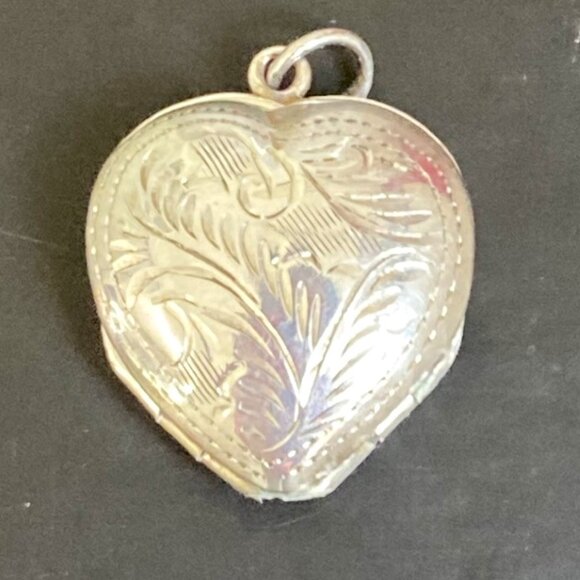 Vintage etched four-way sterling locket - Picture 1 of 6